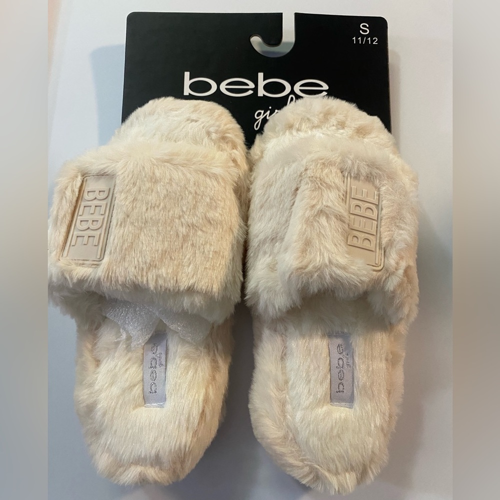 Bebe Girls Cream Faux Fur Slide Slippersโ Logo Patch Size S 11/12 NEW